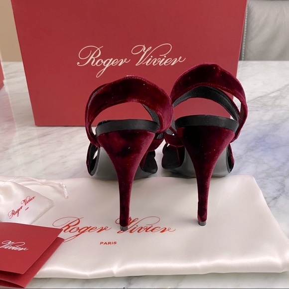 Gorgeous🔥 Roger Vivier zig zag velvet sling back pumps - Picture 5 of 7